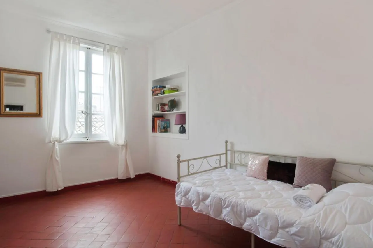 Charming And Large Duplex Flat With Beautiful Terrace In Avignon Apartment