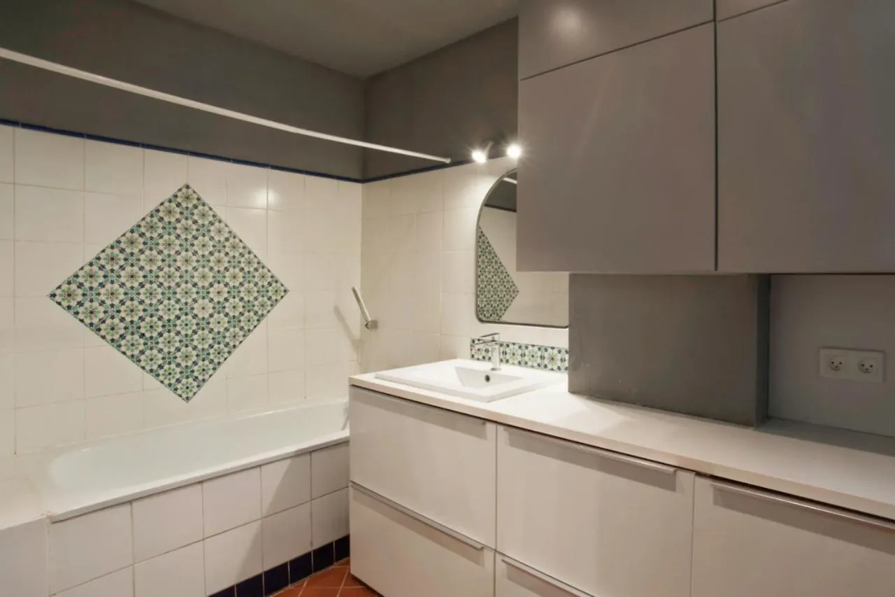 Charming And Large Duplex Flat With Beautiful Terrace In Avignon Apartment